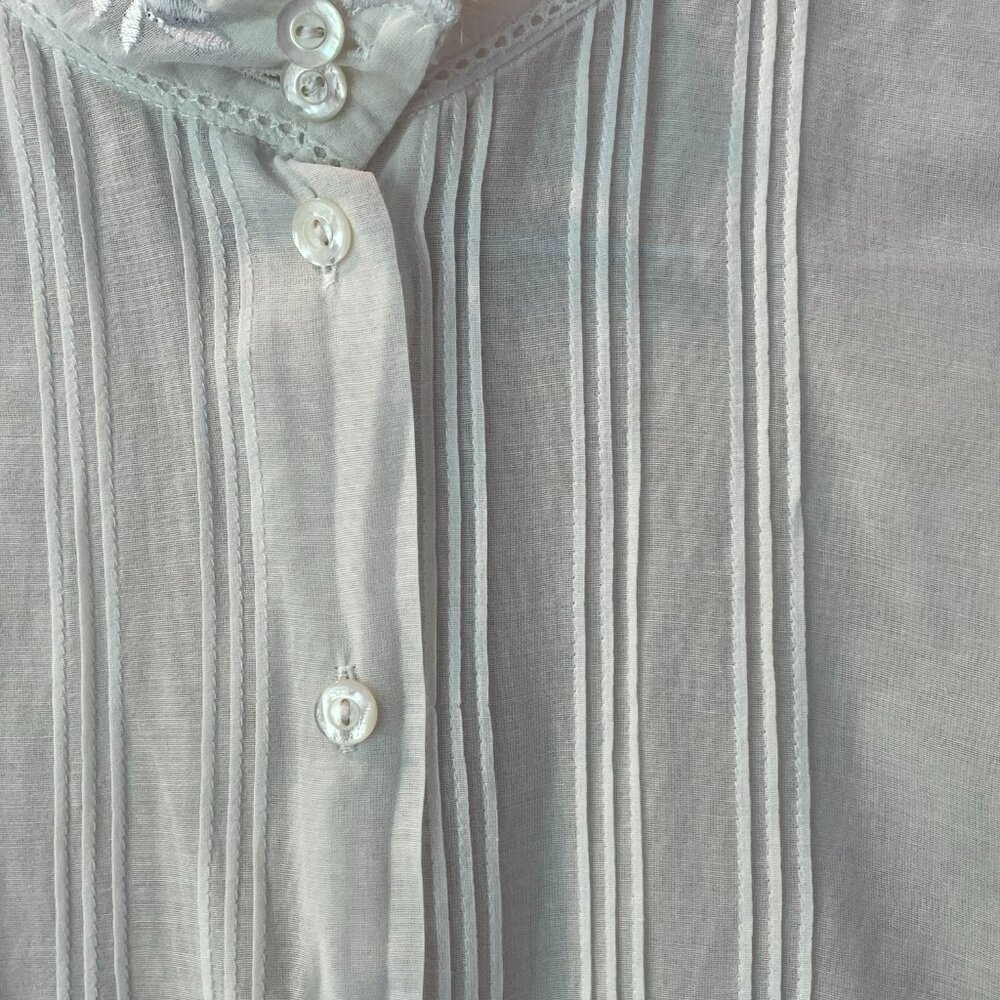 Eddie Bauer White Long-Sleeve Blouse with Pleats, Lace & Embrodiery Detail - Picture 2 of 5